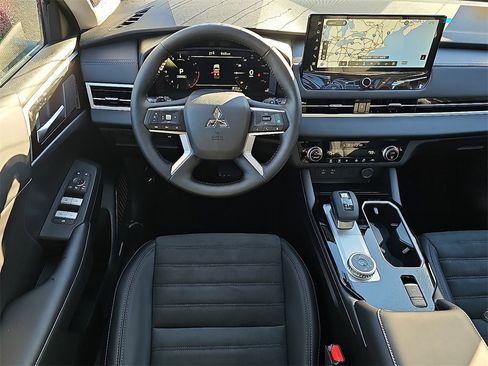 New 2026 Mitsubishi Outlander SE image 7