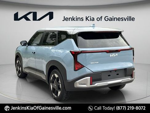 New 2027 Kia Seltos S FWD image 5