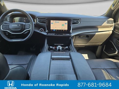 Used 2024 Jeep Wagoneer Series III AWD/4WD image 12