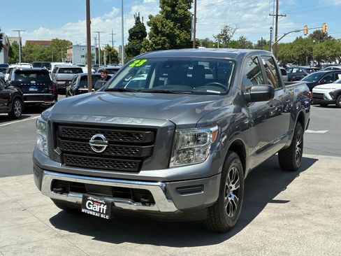 Used 2023 Nissan Titan SV AWD/4WD image 9