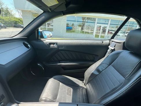 Used 2010 Ford Mustang GT RWD image 19