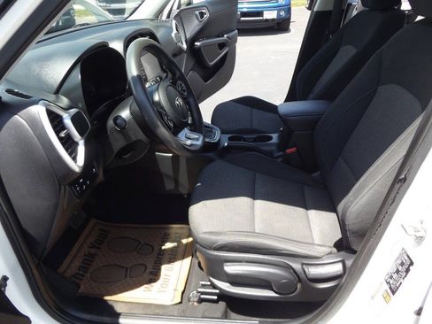 Used 2020 Kia Soul S FWD image 12