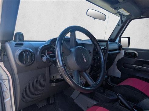 Used 2010 Jeep Wrangler Unlimited Rubicon AWD/4WD image 8