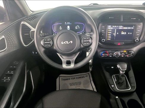 Used 2025 Kia Soul LX FWD image 7