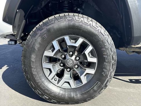 Used 2017 Toyota Tacoma TRD Off-Road w/ Tow Package image 11