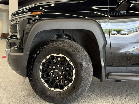 Used 2026 Chevrolet Silverado EV Trail Boss AWD/4WD image 4