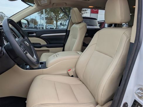 Used 2018 Toyota Highlander XLE image 25