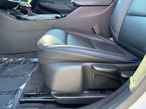 Used 2025 Buick Envista Sport Touring image 23