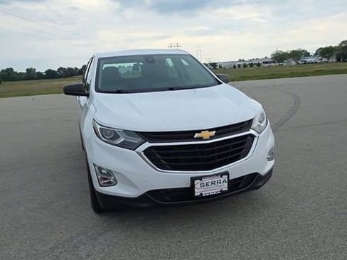 Used 2020 Chevrolet Equinox LS FWD image 2