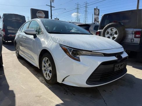 Used 2024 Toyota Corolla LE image 1
