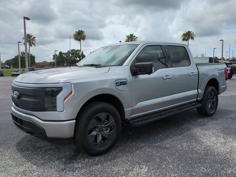 Used 2025 Ford F150 Lightning Flash AWD/4WD image 9
