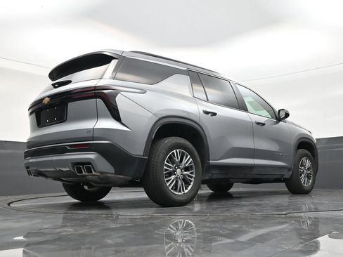 Used 2024 Chevrolet Traverse LT FWD image 24