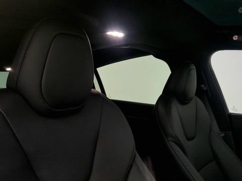 Used 2024 Tesla Model X AWD/4WD image 34