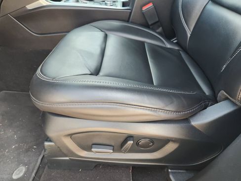 Used 2024 Ford Explorer XLT w/ Equipment Group 202A image 26