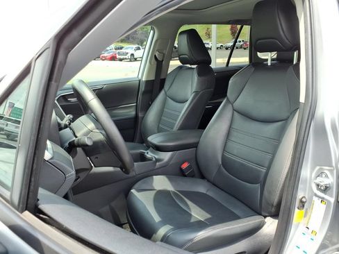 Used 2022 Toyota RAV4 XLE Premium AWD/4WD image 2