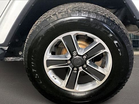 Used 2019 Jeep Wrangler Unlimited Sahara w/ Cold Weather Group image 38