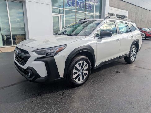 Used 2025 Subaru Outback w/ Popular Package #1A image 3