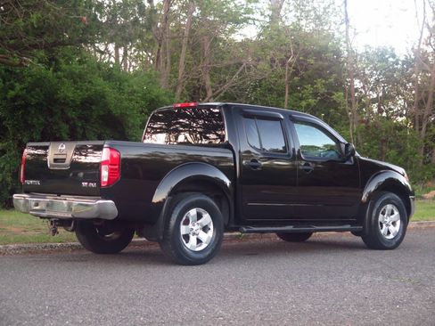 Used 2010 Nissan Frontier SE AWD/4WD image 4