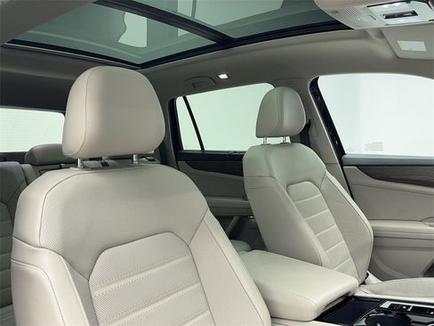 Used 2025 Volkswagen Atlas SEL image 45