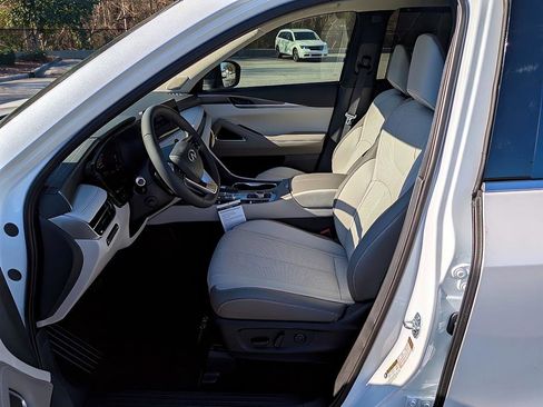 New 2026 INFINITI QX60 Luxe w/ Family Package image 10