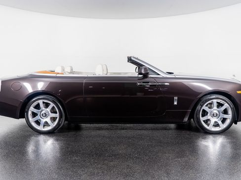 Used 2017 Rolls-Royce Dawn image 6
