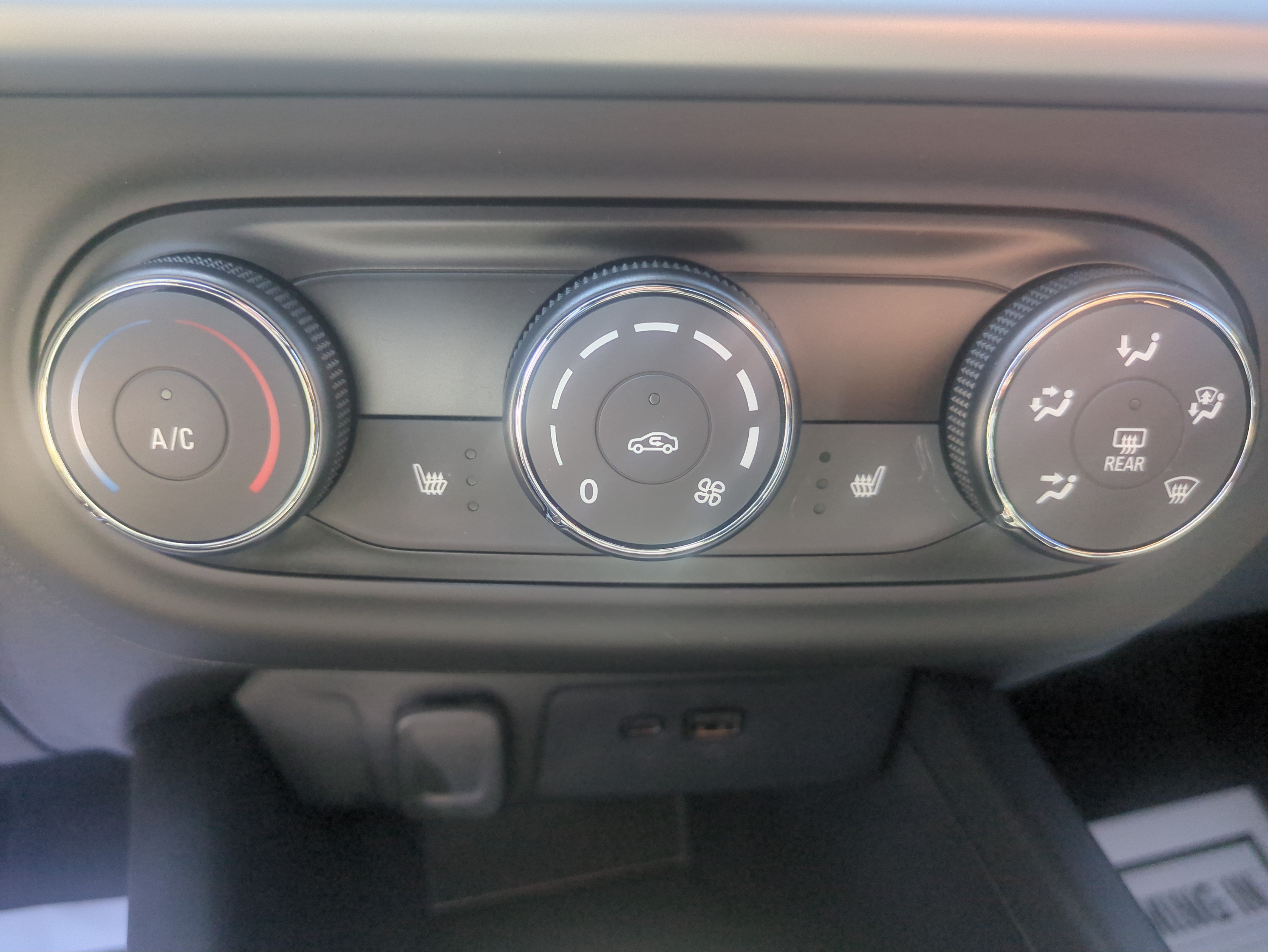 Used 2026 Chevrolet Trax RS FWD image 14