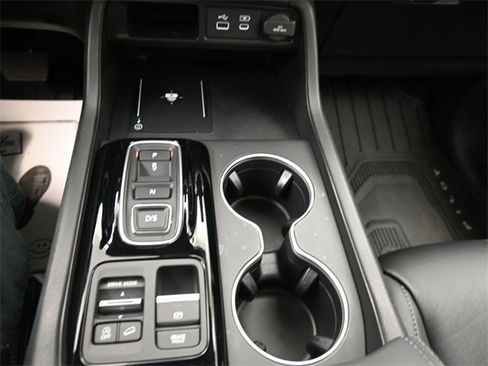 Used 2025 Honda Pilot Touring image 11