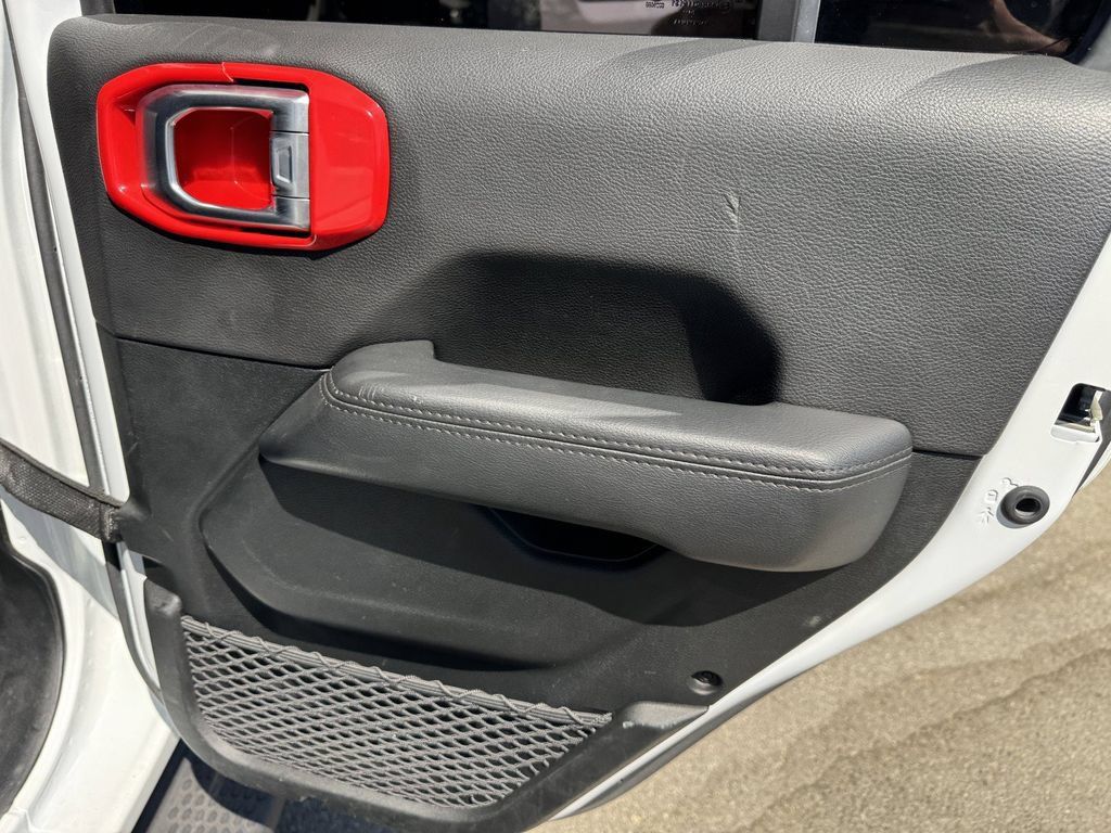 Used 2021 Jeep Wrangler Unlimited Sahara AWD/4WD image 13