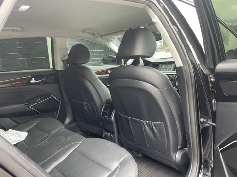 Used 2019 Kia Cadenza Premium image 8