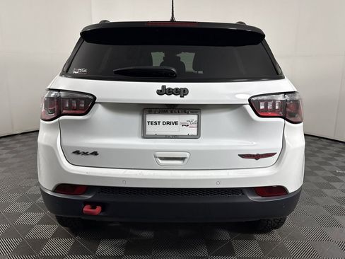 Used 2024 Jeep Compass Trailhawk image 5