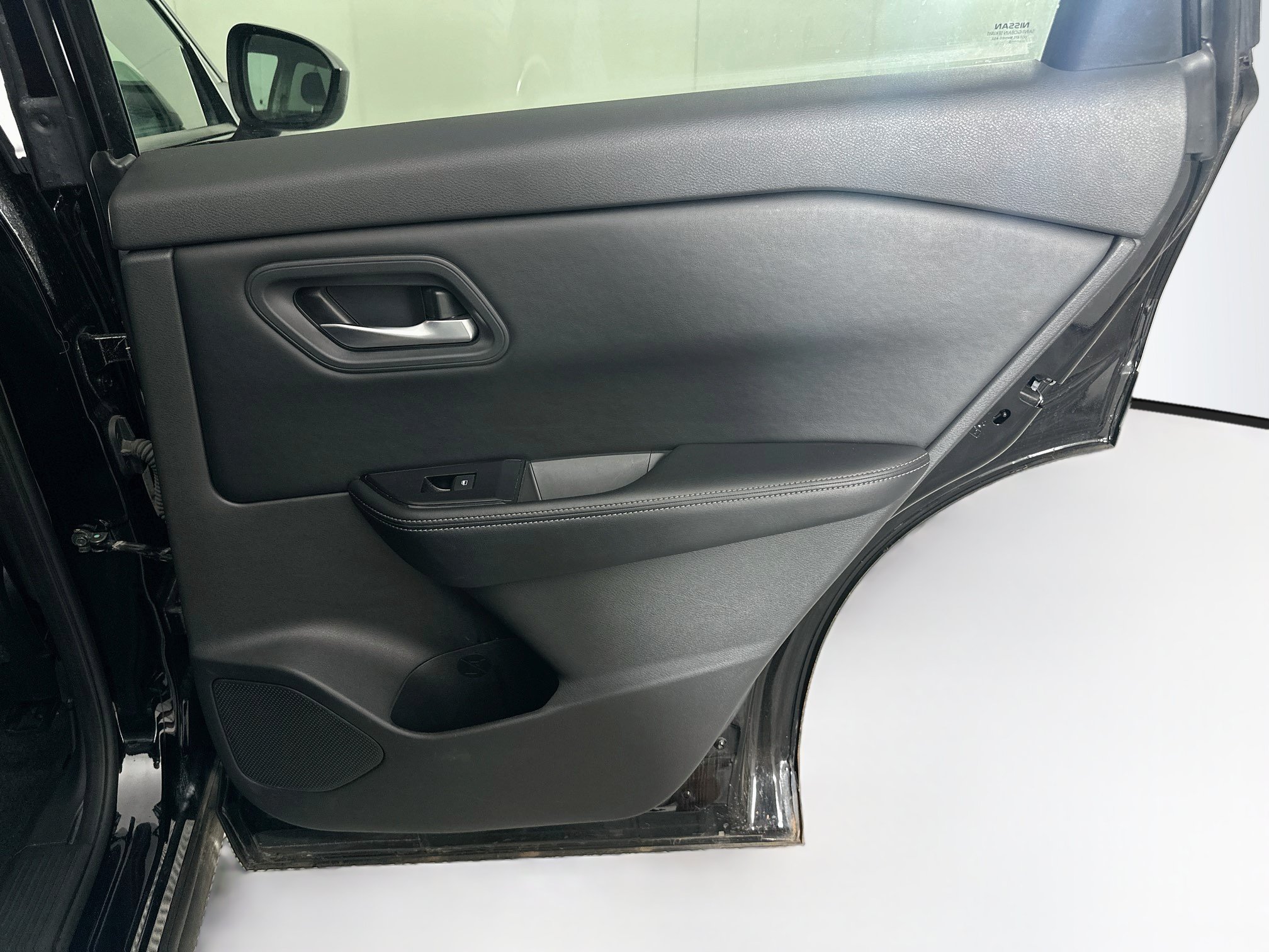 Used 2025 Nissan Rogue SV FWD image 29
