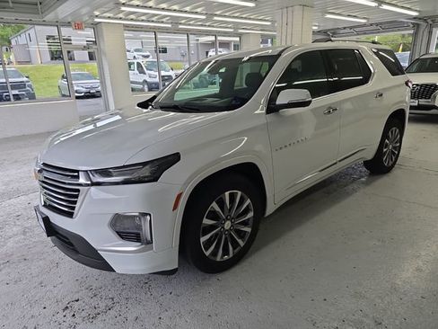 Used 2023 Chevrolet Traverse Premier AWD/4WD image 2