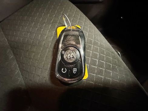 Used 2022 Buick Encore Preferred w/ Safety Package image 35