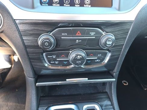 Used 2021 Chrysler 300 Touring w/ Chrome Appearance Package image 6