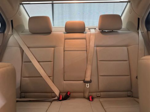 Used 2010 Mercedes-Benz E 350 Sedan image 32