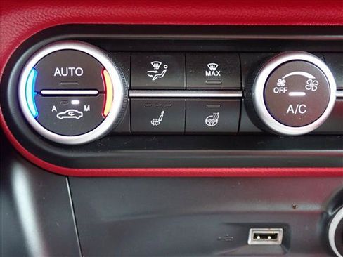 Used 2021 Alfa Romeo Stelvio Ti w/ Nero Edizione AWD/4WD image 21