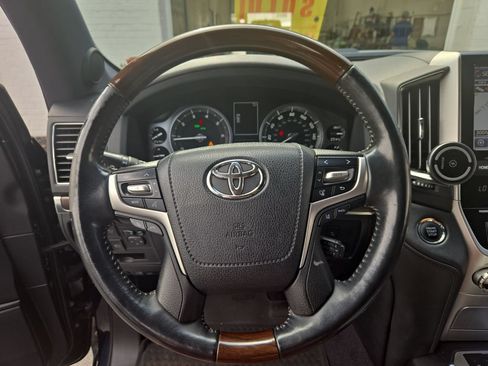 Used 2016 Toyota Land Cruiser AWD/4WD image 14