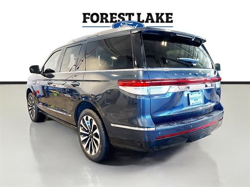 Used 2022 Lincoln Navigator Reserve image 5