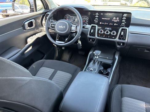 Certified 2023 Kia Sorento LX FWD image 12