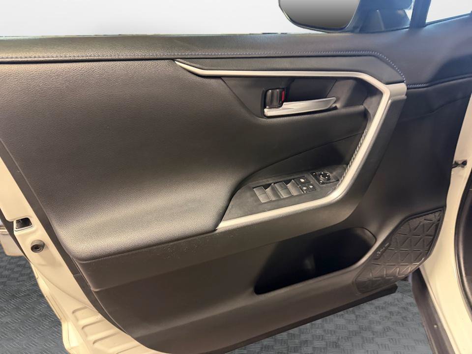 Used 2019 Toyota RAV4 XSE AWD/4WD image 36