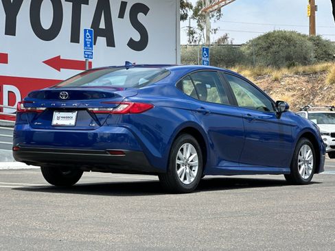 Used 2025 Toyota Camry LE FWD image 5