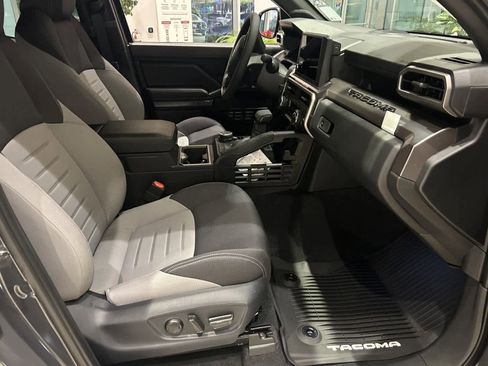 Used 2025 Toyota Tacoma TRD Off-Road image 11