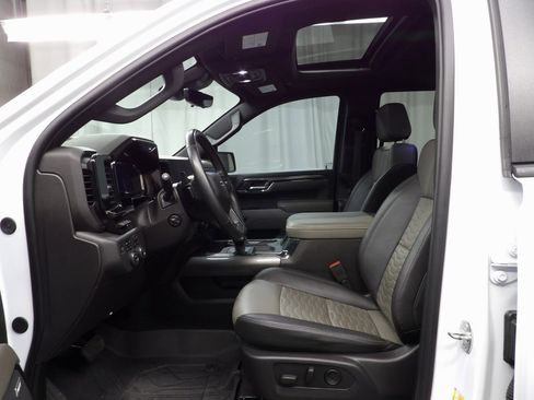 Used 2024 Chevrolet Silverado 1500 ZR2 w/ Technology Package image 5