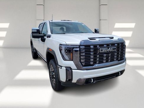 Used 2024 GMC Sierra 2500 Denali Ultimate AWD/4WD image 3