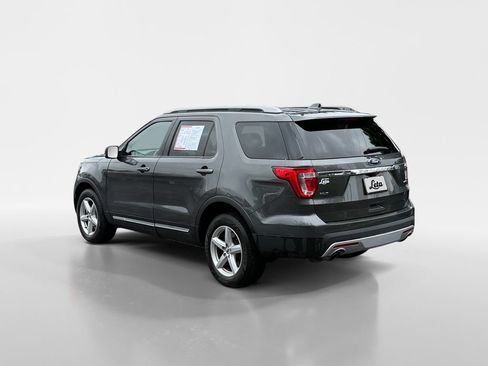 Used 2017 Ford Explorer XLT w/ Equipment Group 202A AWD/4WD image 6