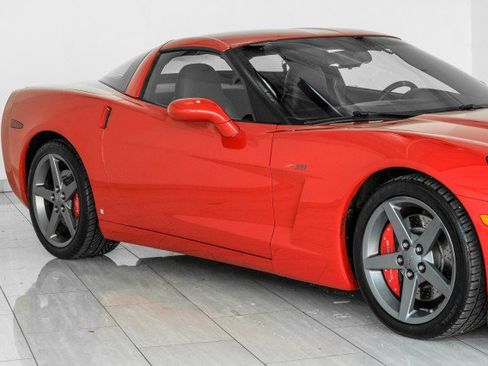 Used 2007 Chevrolet Corvette Coupe w/ Performance Package RWD image 48