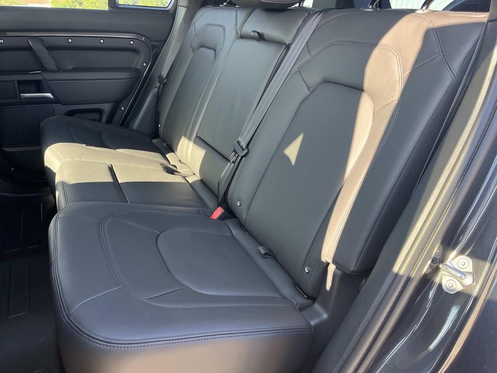 New 2026 Land Rover Defender 110 S AWD/4WD image 10