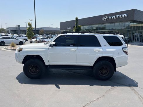 Used 2019 Toyota 4Runner SR5 AWD/4WD image 12