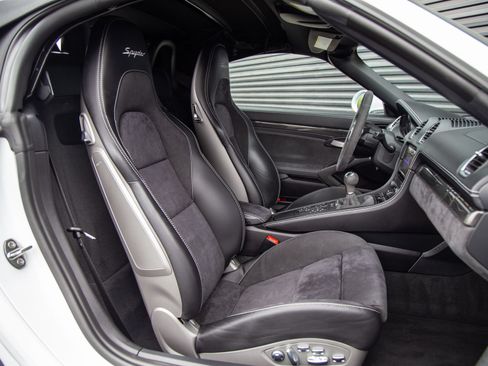 Certified 2021 Porsche 718 Boxster Spyder RWD image 18