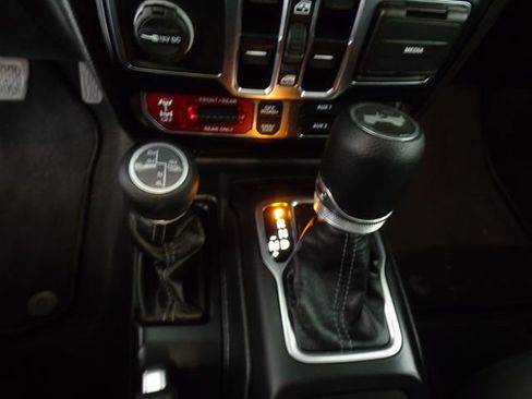 Certified 2025 Jeep Wrangler Unlimited Rubicon 4xe image 10